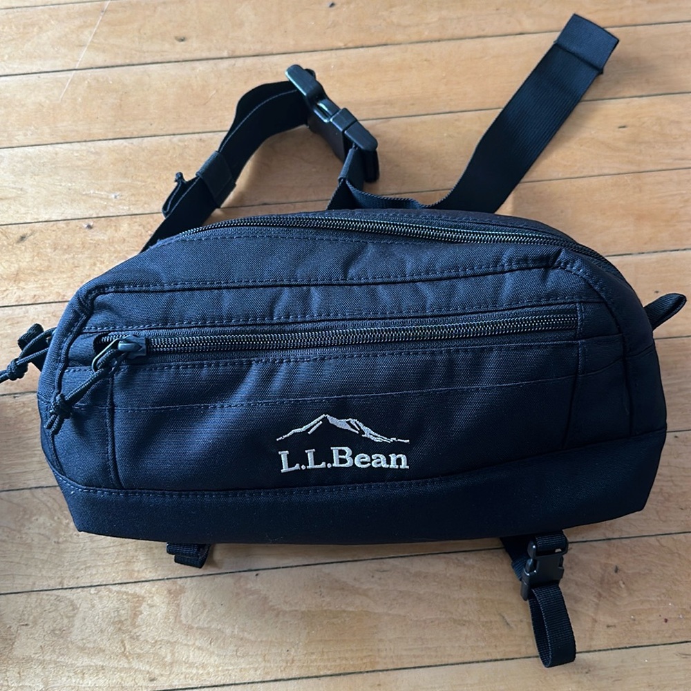 LL Bean Sling Bag BLACK